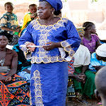Jessica Lea / DFID: Peer educator, Rihanata Ouedraogo, leads a group discussion on FGM/C in Burkina Faso